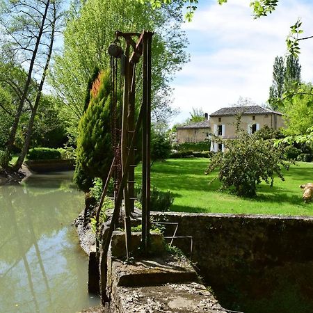 モンフランカン Moulin De Ladausse Bed & Breakfast エクステリア 写真